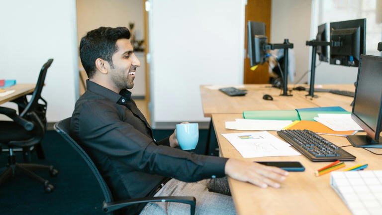 Dutch Employer Apologises After Worker Sends 6 AM Email